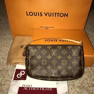 💯Auth. Louis Vuitton Pochette Accessoires
